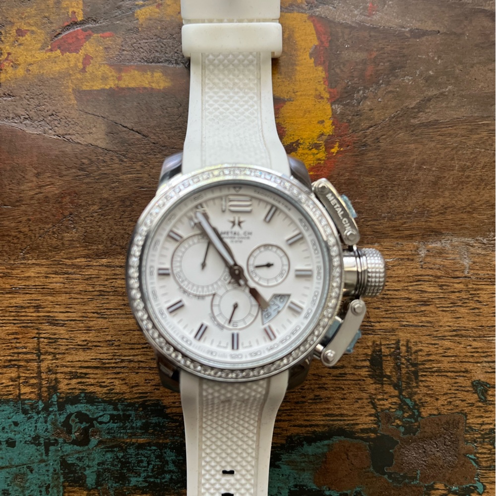 Metal CH watch